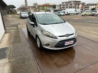 Usata Ford Fiesta 82 CV (60 kW) 2009 Grigio Berlina