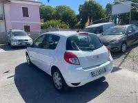 Usata Renault Clio II 75 CV (55 kW) 2011 Bianco Berlina