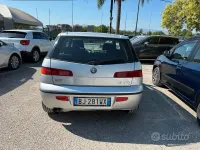 Usata Alfa Romeo 145 105 CV (77 kW) 2000 Grigio Utilitaria