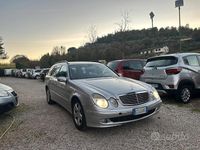 Usata Mercedes E280 Avantgarde 177 CV (130 kW) 2005 Gray Berlina