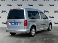Usata VW Caddy 102 CV (75 kW) 2018 Grigio Monovolume
