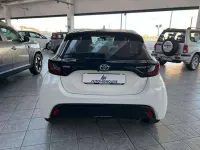Usata Toyota Yaris Hybrid Business Edition 92 CV (67 kW) 2022 Bianco Berlina