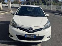 Usata Toyota Yaris Active 90 CV (66 kW) 2012 Bianco Utilitaria