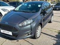 Usata Ford Fiesta 97 CV (71 kW) 2015 Grigio Utilitaria
