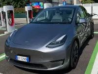 Usata Tesla Model Y Performance 155 kW (211 CV) 2023 Argento SUV