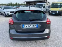 Usado Ford Focus Titanium 120 HP (88 kW) 2015 Cinzento Sedan
