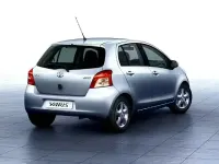 Usata Toyota Yaris 87 CV (63 kW) 2007 Grigio Utilitaria