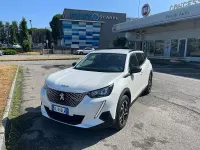 Usata Peugeot e-2008 Allure 100 kW (136 CV) 2022 Avorio SUV