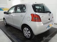 Usata Toyota Yaris Sol 87 CV (63 kW) 2007 Argento metallizzato Berlina