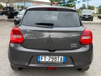Usado Suzuki Swift 83 CV (61 kW) 2021 Gris Utilitario