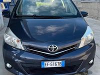 Usata Toyota Yaris Lounge 90 CV (66 kW) 2013 Blu Utilitaria