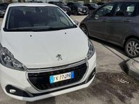 Usata Peugeot 208 Allure 69 CV (50 kW) 2017 Bianco Utilitaria