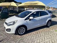 Usado Kia Rio LX 86 HP (63 kW) 2011 Branco Sedan