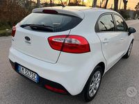 Usata Kia Rio 82 CV (60 kW) 2012 Bianco Utilitaria