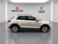Usata VW T-Roc Life 110 CV (80 kW) 2022 Beige SUV