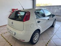 Usata Fiat Punto Young 69 CV (50 kW) 2016 Bianco Utilitaria