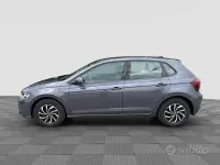 Usata VW Polo Life 95 CV (69 kW) 2023 Grigio Utilitaria
