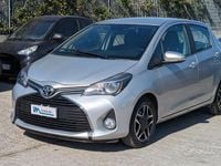 Usata Toyota Yaris 90 CV (66 kW) 2015 Grigio Utilitaria
