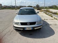 Usata VW Passat 75 CV (55 kW) 1996 Grigio Berlina