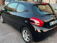Usata Peugeot 208 68 CV (50 kW) 2013 Nero Utilitaria