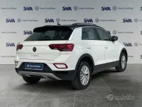 Usata VW T-Roc Life 110 CV (80 kW) 2023 Pure white / tetto nero pastel SUV