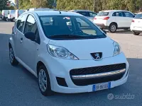 Usata Peugeot 107 68 CV (50 kW) 2011 Bianco Utilitaria