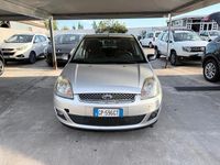Usata Ford Fiesta Ghia 70 CV (51 kW) 2008 Grigio Utilitaria
