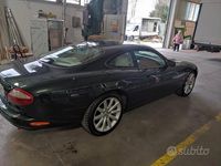 Usata Jaguar XK8 284 CV (208 kW) 1999 Verde Berlina