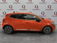 Usata Renault Clio V Techno 101 CV (74 kW) 2023 Arancione Berlina