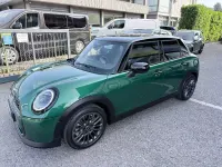 Usata Mini Cooper Favoured 114 kW (156 CV) 2025 British racing green metallic Utilitaria