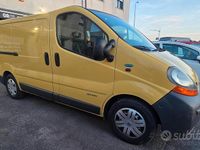 Usata Renault Trafic 100 CV (73 kW) 2006 Giallo Monovolume