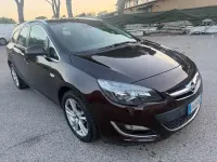 Usata Opel Astra Cosmo 135 CV (99 kW) 2014 Marrone Station wagon