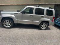 Usata Jeep Cherokee 177 CV (130 kW) 2009 Grigio SUV
