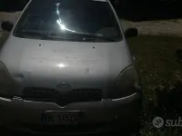 Begagnad Toyota Yaris 68 HK (50 kW) 2000 Grå Sedan