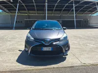 Usata Toyota Yaris Lounge 69 CV (50 kW) 2015 Grigio Utilitaria