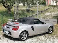 Usata Toyota MR2 140 CV (102 kW) 2002 Argento Cabrio