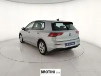 Usata VW Golf VIII Life 150 CV (110 kW) 2025 Grigio metallizzato Berlina