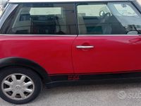 Begagnad Mini ONE 90 HK (66 kW) 2002 Röd Halvkombi