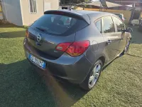 Usata Opel Astra 110 CV (80 kW) 2011 Grigio Berlina