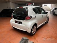 Usata Toyota Aygo 68 CV (50 kW) 2011 Bianco Utilitaria