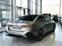 Usata BMW 520 M Sport 208 CV (152 kW) 2025 Oxidgrau Berlina