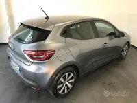 Usata Renault Clio V Equilibre 101 CV (74 kW) 2023 Grigio Berlina