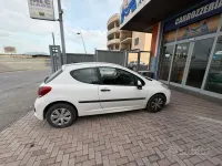 Usata Peugeot 207 68 CV (50 kW) 2010 Bianco Berlina