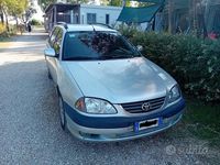 Usata Toyota Avensis 110 CV (80 kW) 2001 Grigio Station wagon