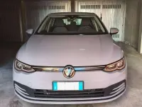 Usata VW Golf VIII Life 131 CV (96 kW) 2021 Grigio Utilitaria