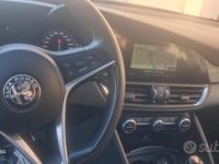 Usata Alfa Romeo Giulia 150 CV (110 kW) 2018 Grigio Berlina