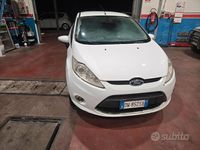 Usata Ford Fiesta 70 CV (51 kW) 2009 Bianco Berlina