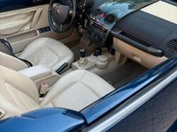 Usata VW Beetle Cabriolet 150 CV (110 kW) 2004 Blu Cabrio