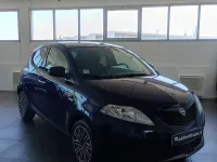 Usata Lancia Ypsilon Gold 69 CV (50 kW) 2018 Blu/azzurro Utilitaria
