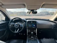 Usata Jaguar XE 180 CV (132 kW) 2019 Grigio Berlina